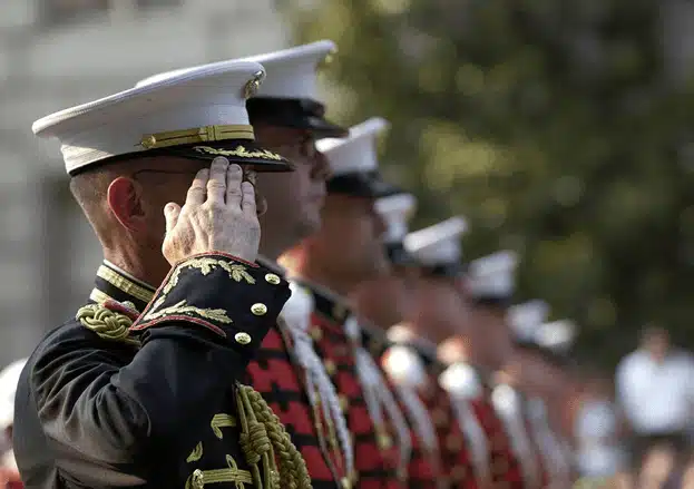 Pedir arreglos específicos para militar