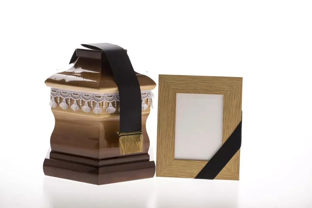 urn-and-frame